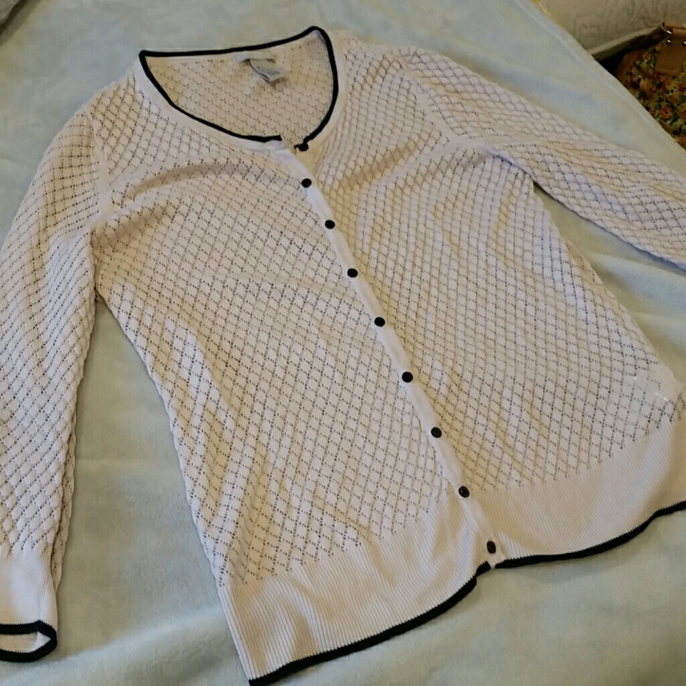 Pretty Lace crochet H&M cardi with black accents